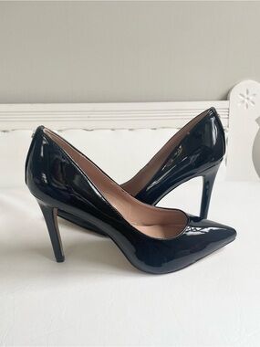BLACK PATENT LEATHER PUMPS HEELS POINTED TOE BCBGENERATION